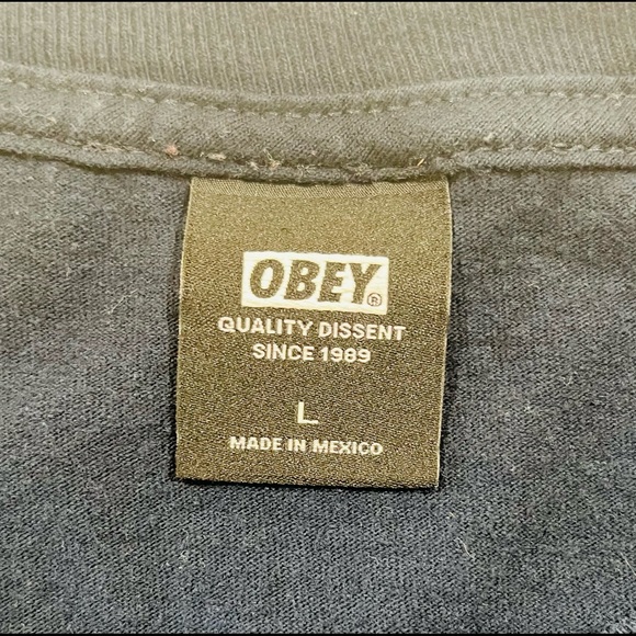 Obey - Dark Blue Shirt “propaganda All Free Speech Money Can Buy” - Picture 3 of 3